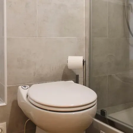 Apartment Charming For 2 In The Heart Of Paris